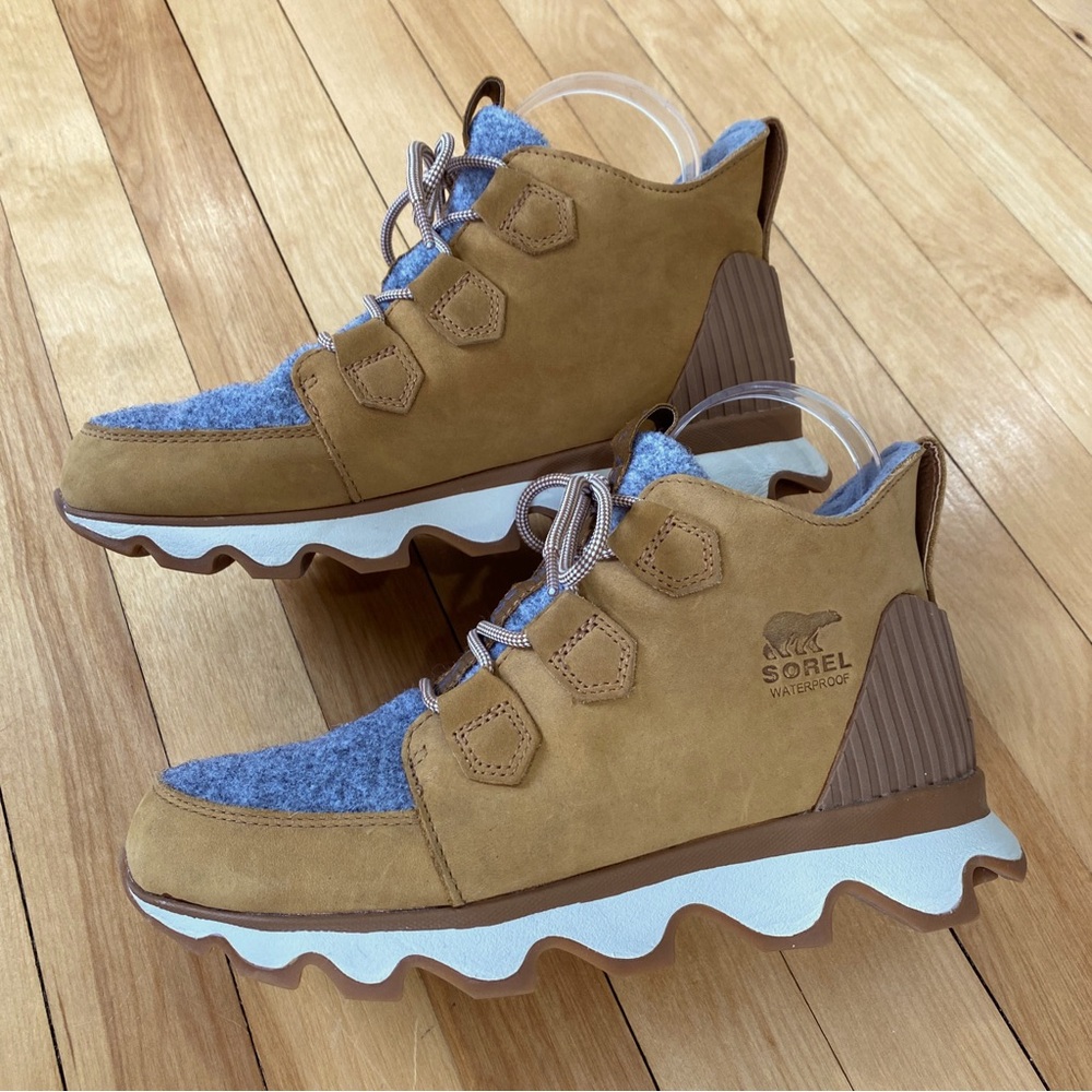 Sorel Kinetic Caribou Boots Womens Size 8 Waterproof Light Brown And Grey EUC